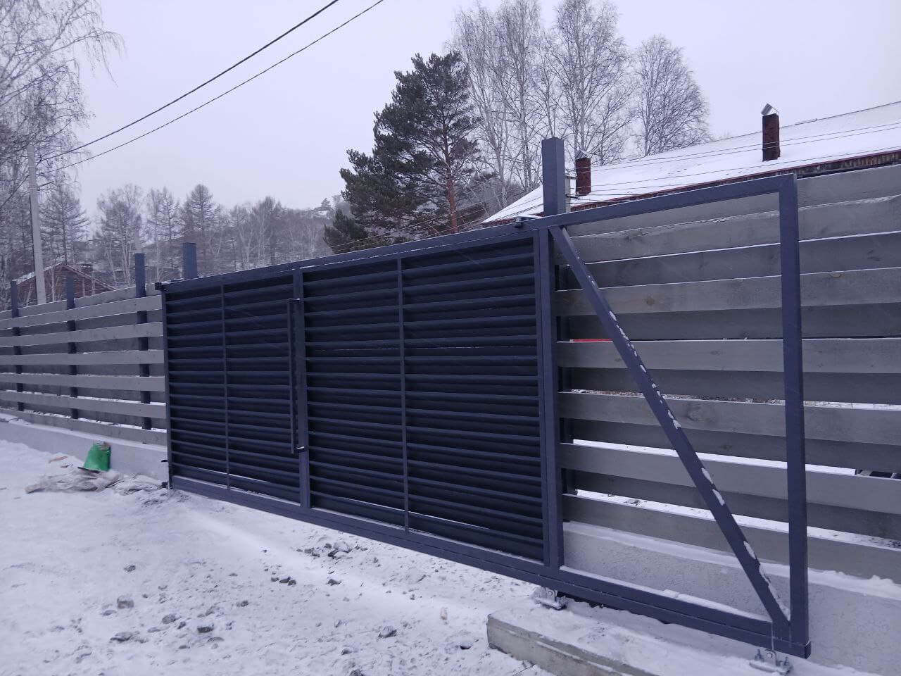 Входная группа из ламелей Хай-Тек RAL7024/7024 Серый Графит двусторонний МАТТЕ фото 4 в Сыктывкаре