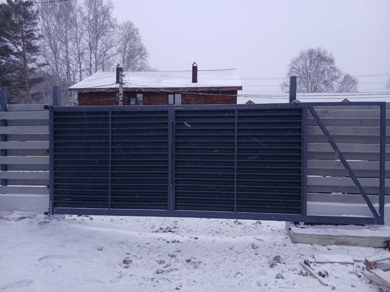 Входная группа из ламелей Хай-Тек RAL7024/7024 Серый Графит двусторонний МАТТЕ фото 17 в Сыктывкаре