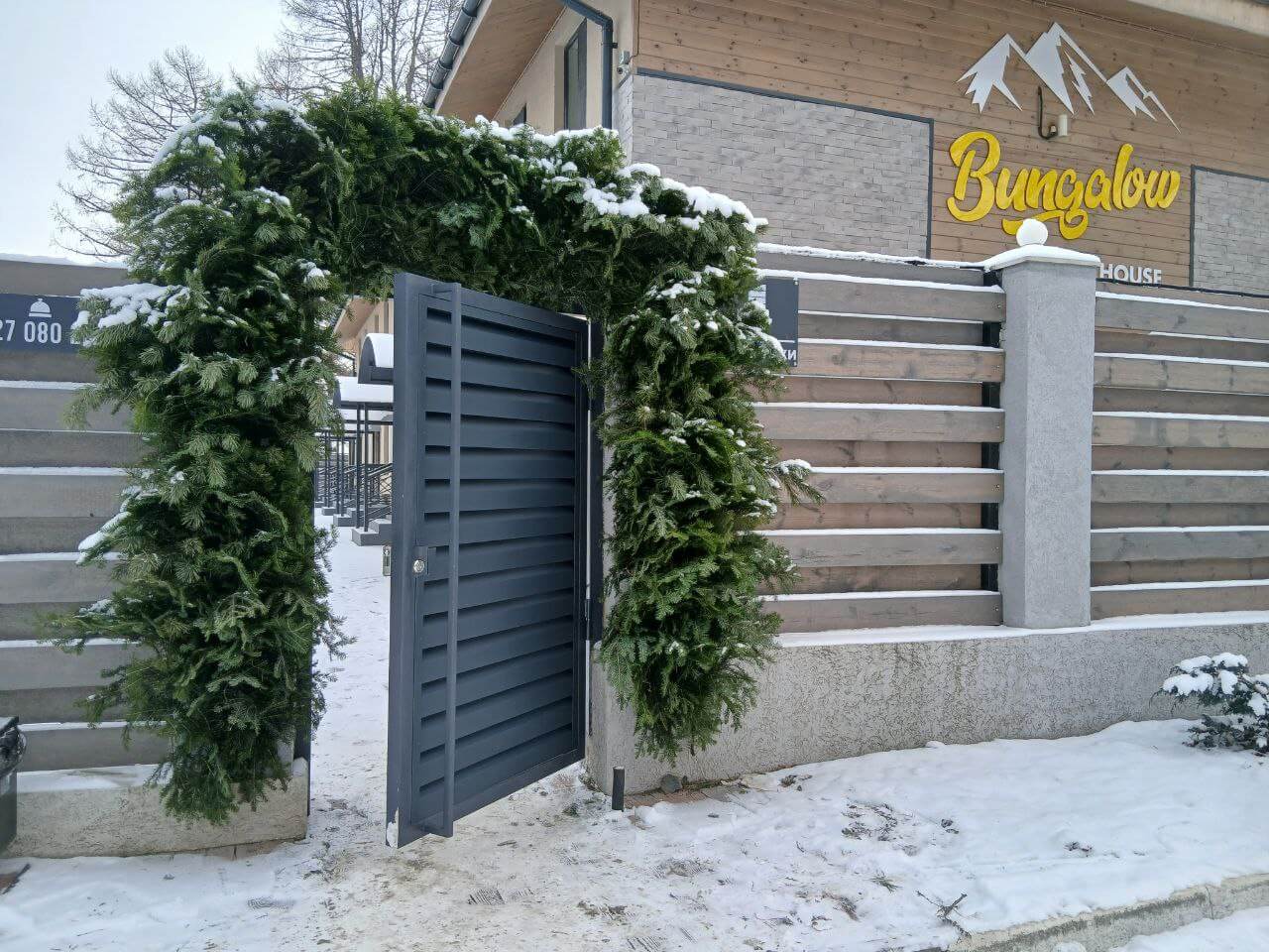 Входная группа из ламелей Хай-Тек RAL7024/7024 Серый Графит двусторонний МАТТЕ фото 15 в Сыктывкаре