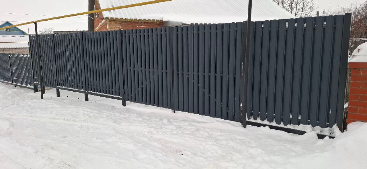 Забор из евроштакетника 27м RAL7024 Серый Графит МАТТЕ в Сыктывкаре