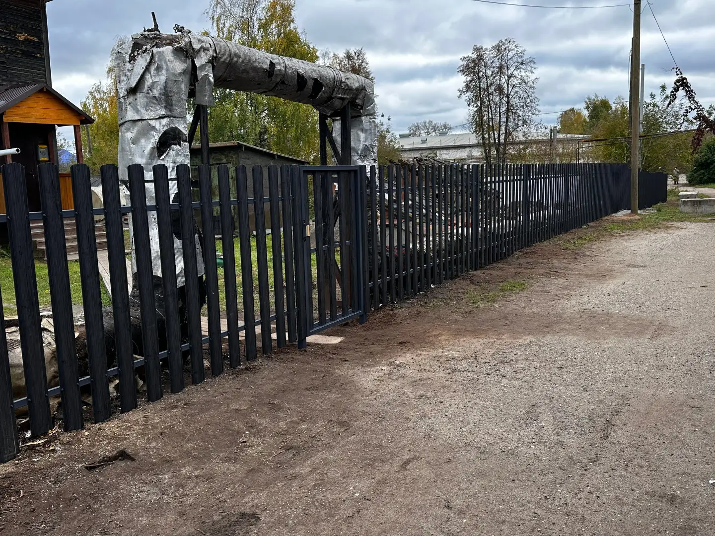 Забор из евроштакетника 63м Черное Дерево 3D Принтек фото 5 в Сыктывкаре