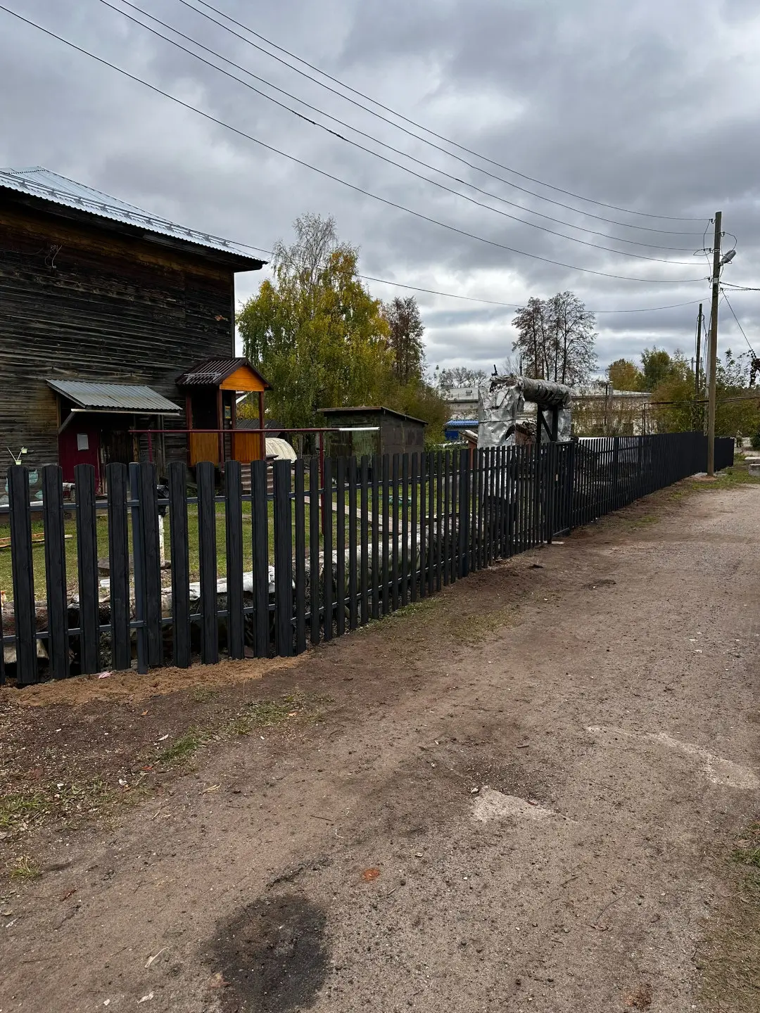 Забор из евроштакетника 63м Черное Дерево 3D Принтек фото 3 в Сыктывкаре