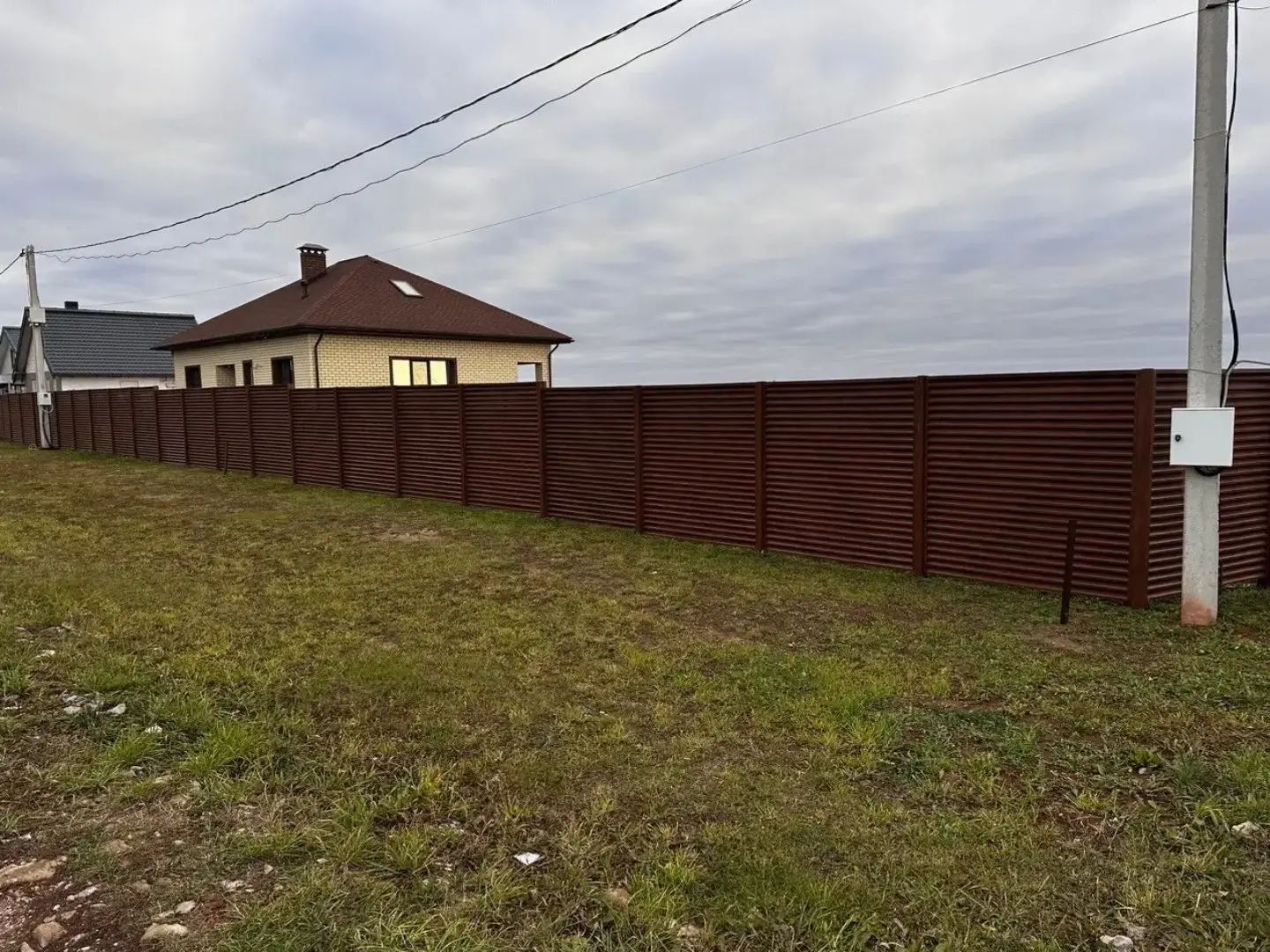Забор-жалюзи из ламелей ЭКО-Z 58м Темный Дуб 3D Принтек фото 2 в Сыктывкаре