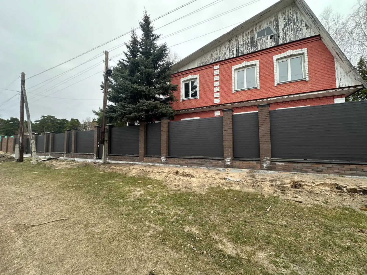 Забор-ранчо из металлического планкена 28м RAL8019 Темный Шоколад МАТТЕ фото 2 в Сыктывкаре