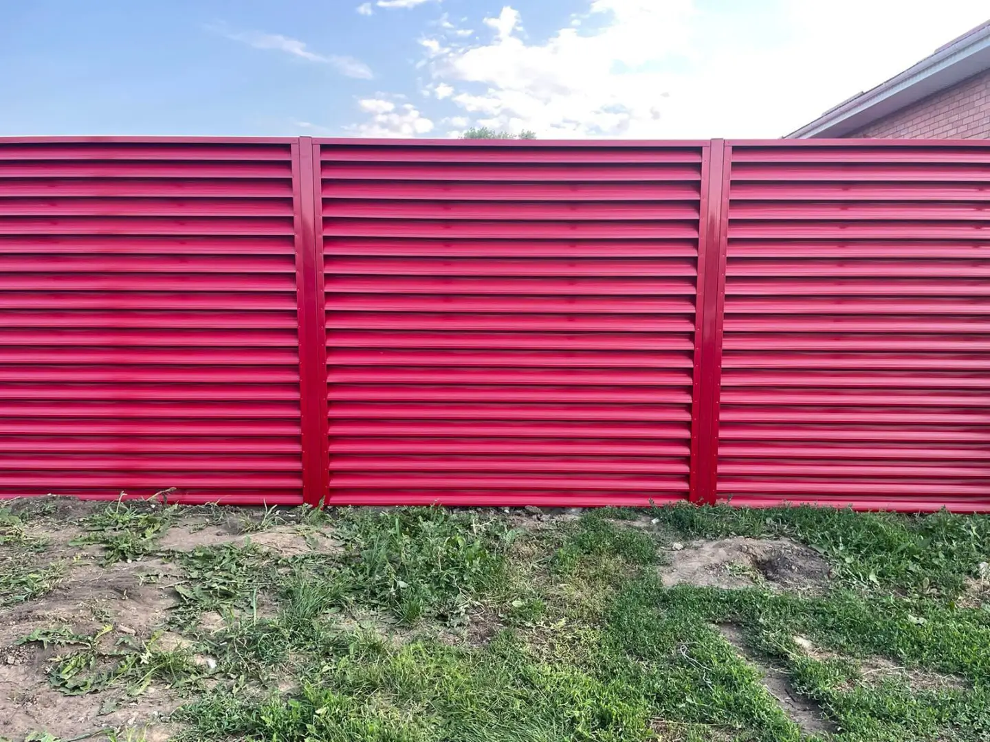 Забор-жалюзи из ламелей Еврожалюзи 24м RAL3003 Рубин в Сыктывкаре