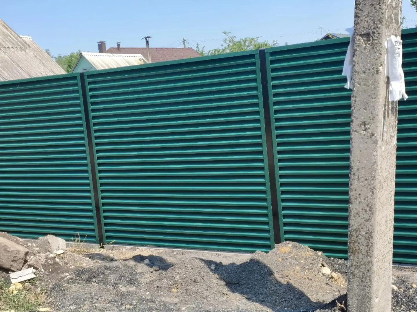 Забор-жалюзи из ламелей ЭКО-Z 24м RAL6005 Зеленый Мох фото 1 в Сыктывкаре