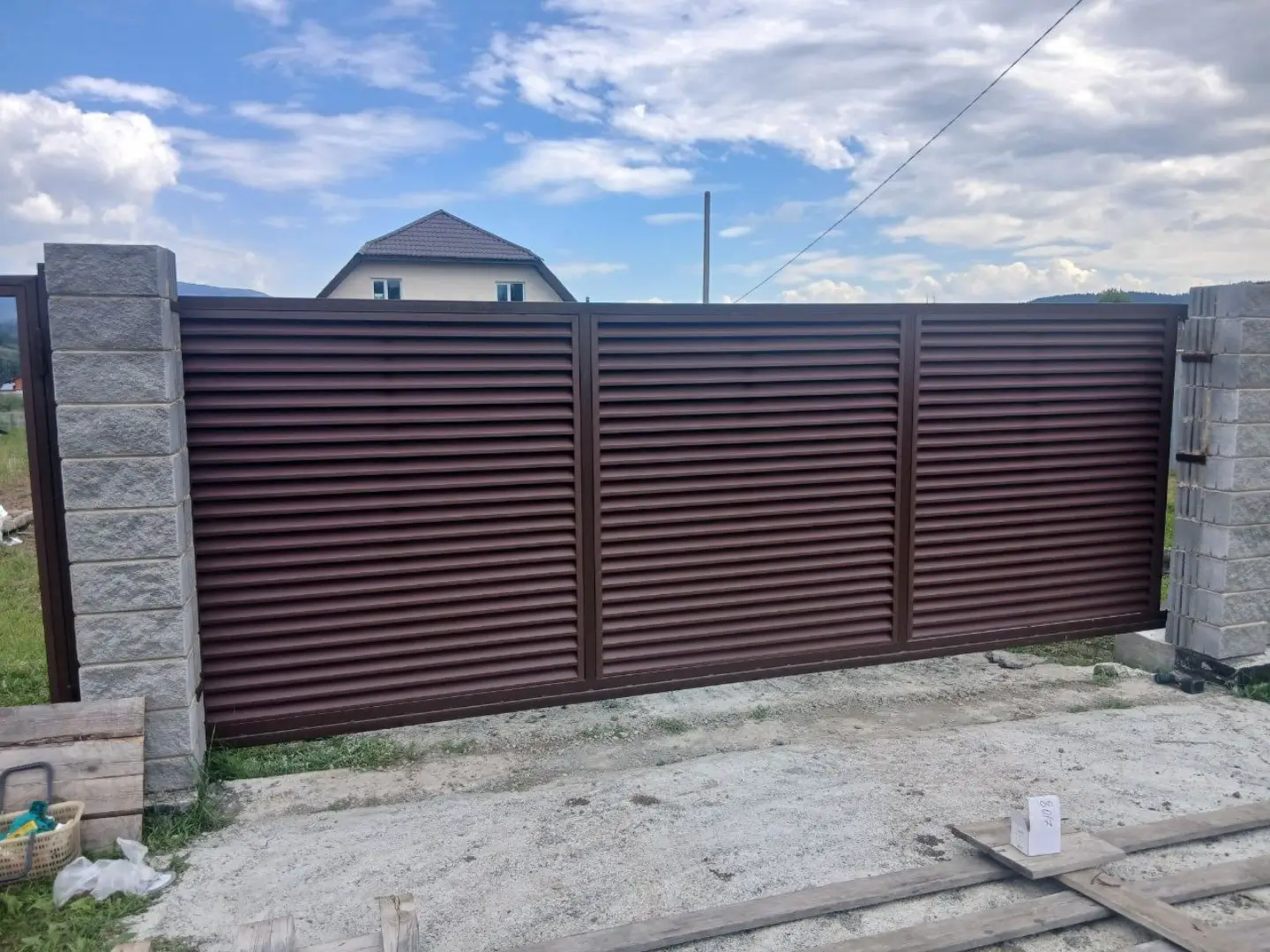 Забор-жалюзи из ламелей ЭКО-Z 16м RAL8017/8017 Шоколад двусторонний МАТТЕ фото 11 в Сыктывкаре