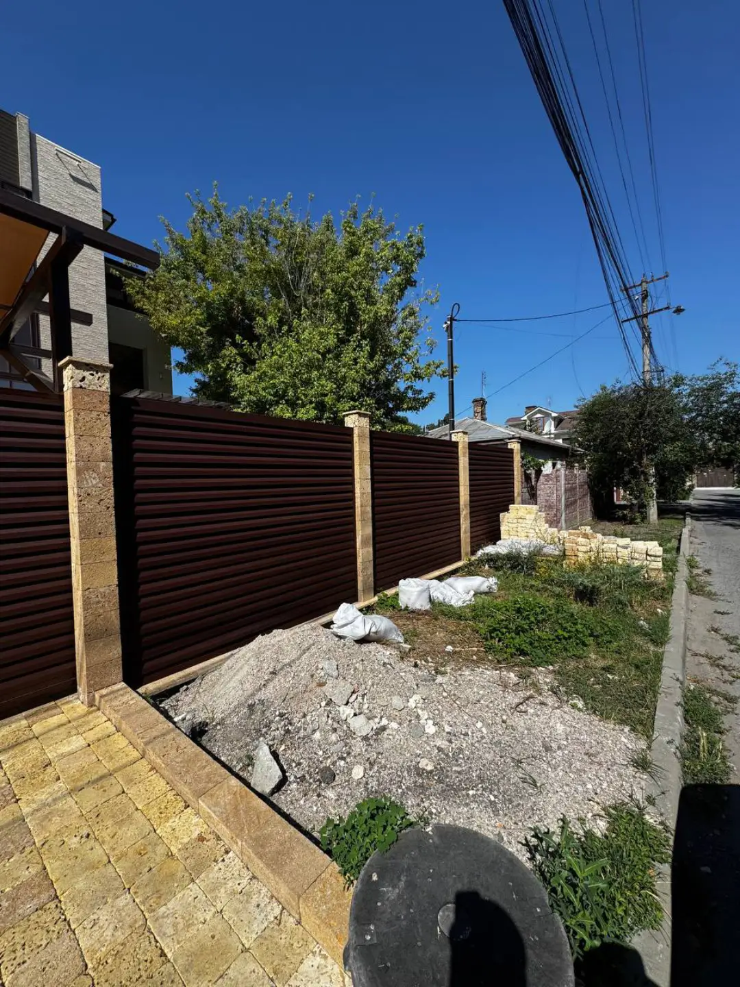 Забор-жалюзи из ламелей Реснички 12м RAL8017 Шоколад МАТТЕ фото 5 в Сыктывкаре